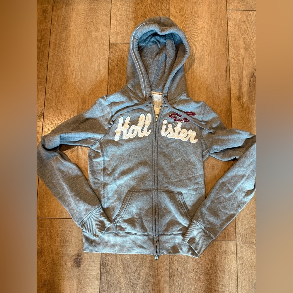 Hollister Women’s Gray Thick Zip-Up Hoodie Medium
